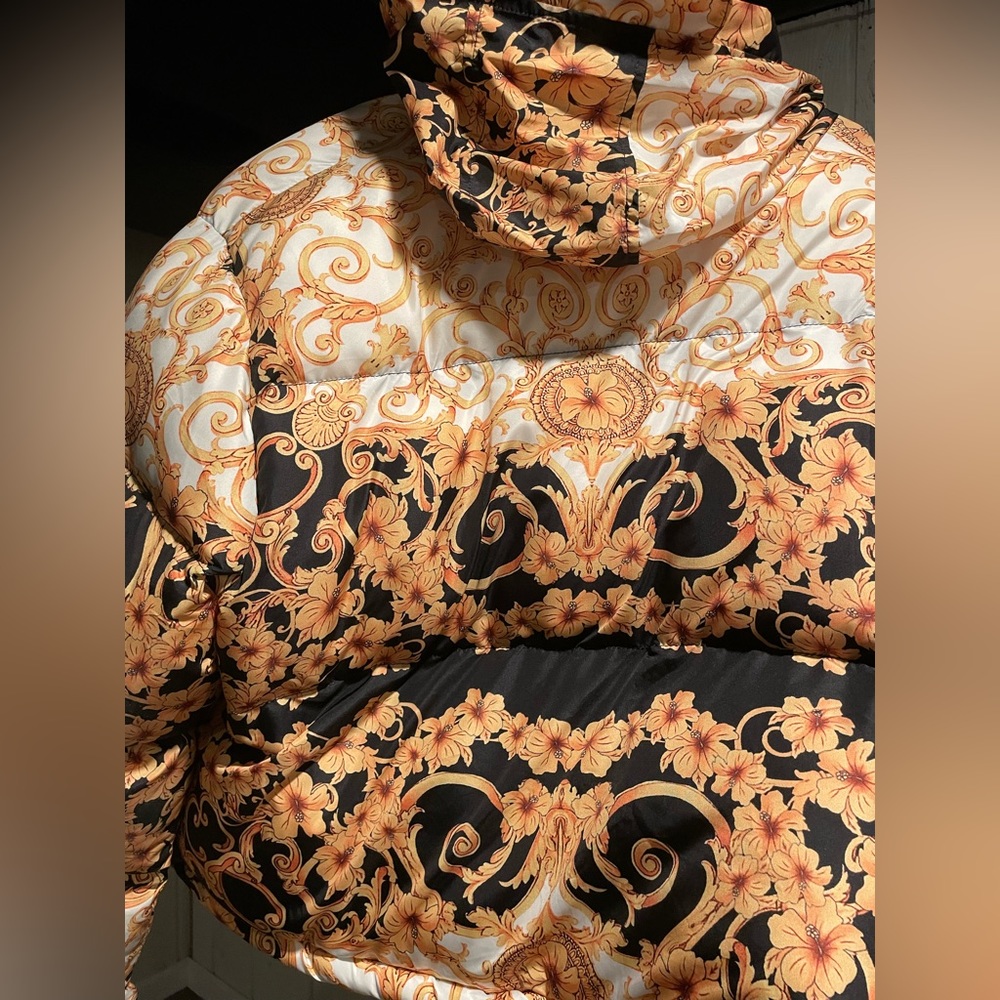 Sugarthrillz puffer coat in a 2x only wore once before losing weight need small